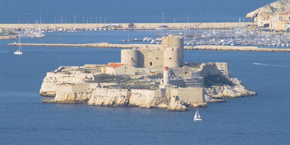 Notorious Prisons: Behind “Special Bars… for the Rich and Famous