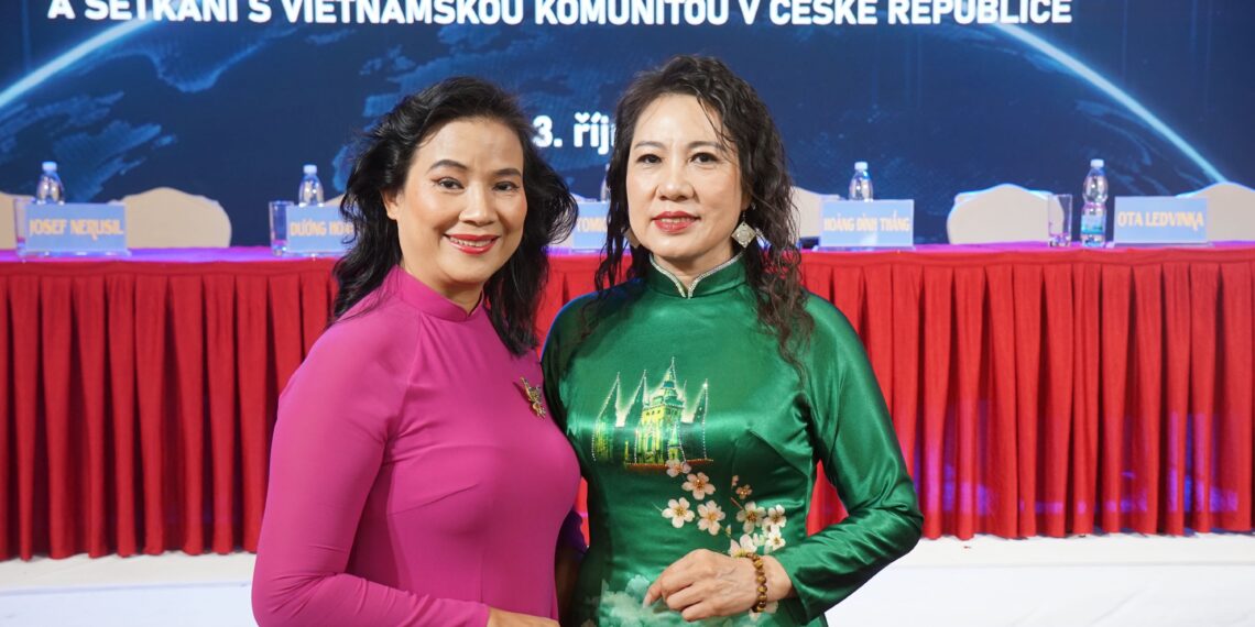 Czech Parliamentary Delegation Meets the Vietnamese Community at Sapa