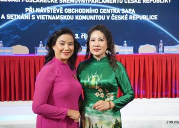 Czech Parliamentary Delegation Meets the Vietnamese Community at Sapa