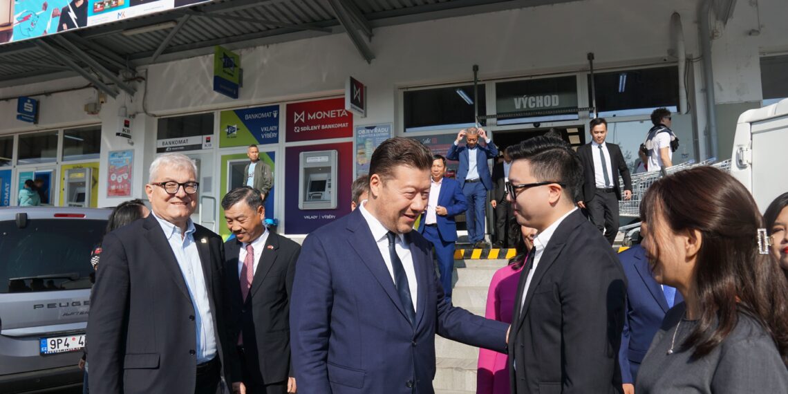 Czech Chamber Speaker Tomio Okamura Meets with Tamda Group Representative
